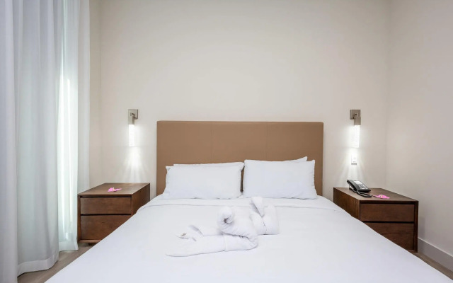 Private Luxury Condos at Costa Hollywood