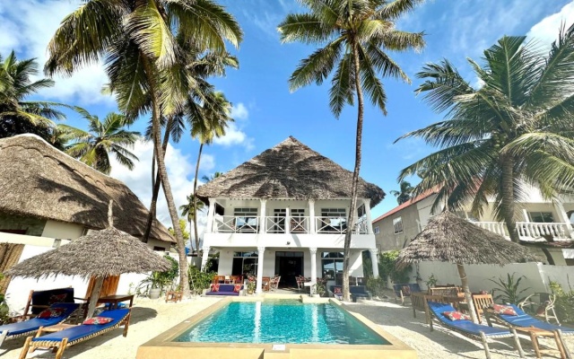 African Paradise Beach Hotel