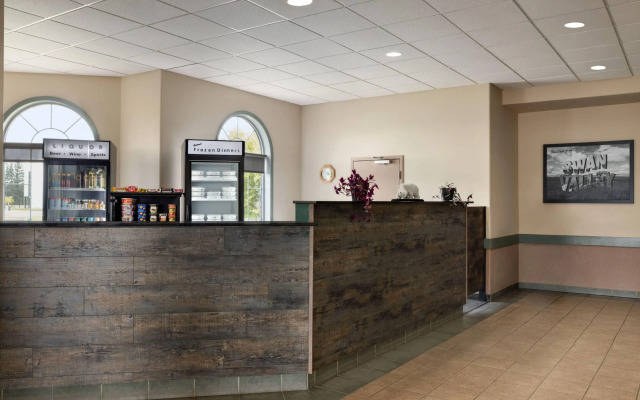 Super 8 by Wyndham Swan River MB