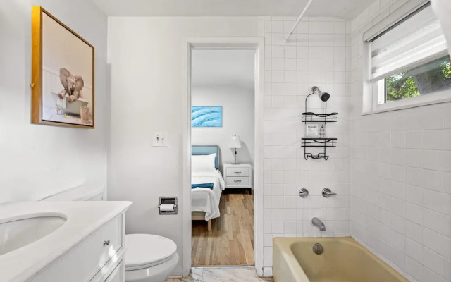 Cozy Family Retreat With Fireplace Spacious Yard