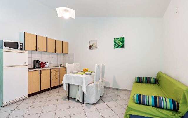 Beautiful Apartment in Jasenice Near Sea