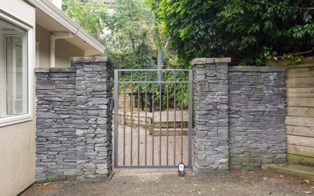 A colourful welcome to the bays and beaches