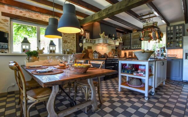 Renovated house with private swimming pool, close to Villefranche-du-Périgord.