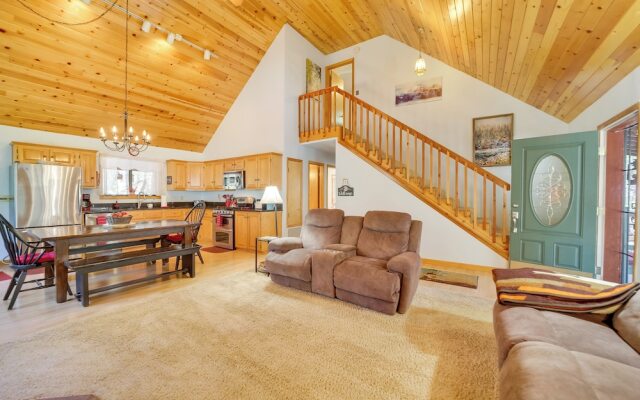 Hikers Haven: Pine Getaway w/ Wraparound Deck!