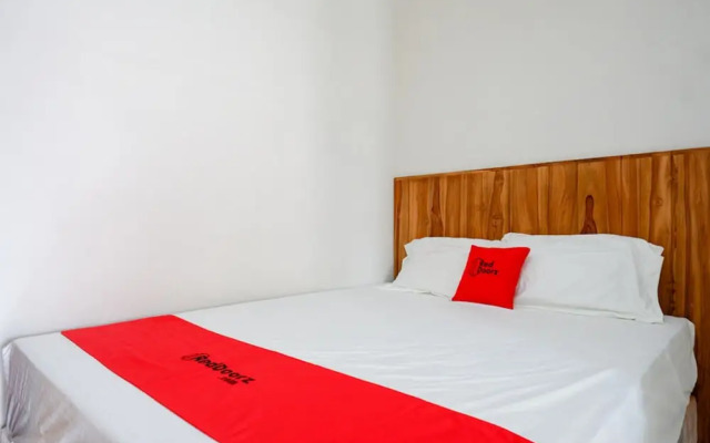 RedDoorz Plus Syariah near Stasiun Tegal 2