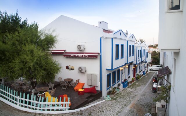 Iola Hotel