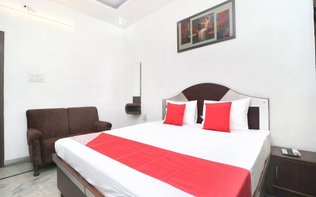 OYO 14985 Hotel S K