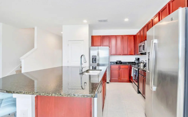 16-guest Lakefront Home w Pool-cinema-games