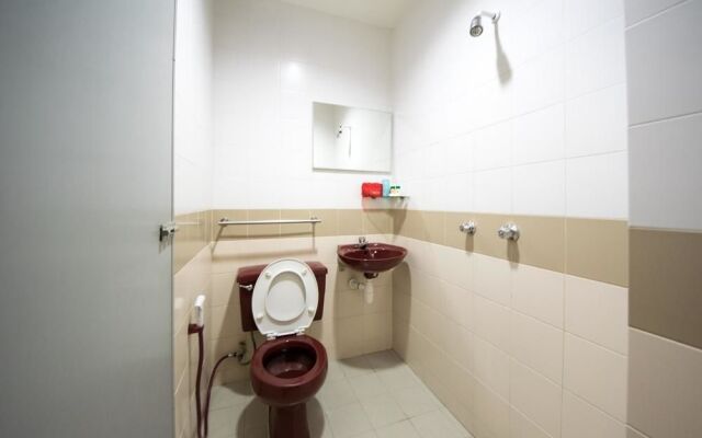 OYO 111 Hotel China Town Inn