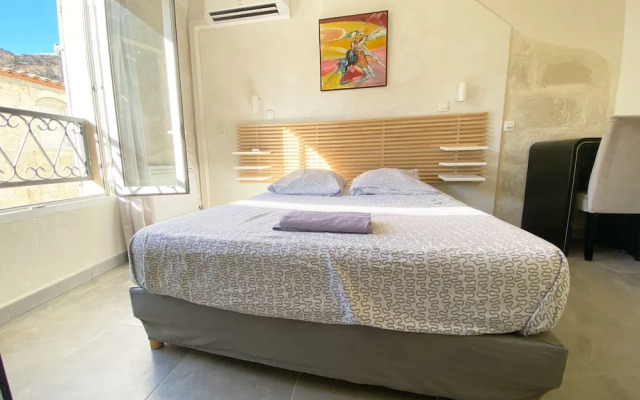 Le Louvre, Lieu atypique