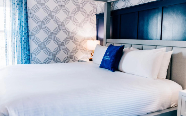 Salem Waterfront Hotel & Suites