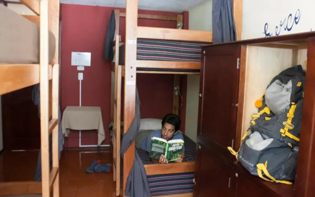 Papachos Hostel
