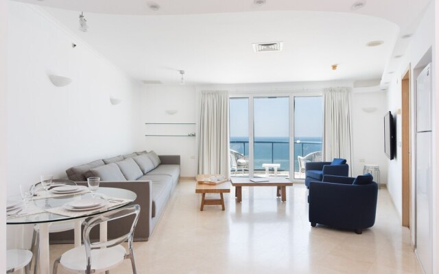 Luxurious Apt W Panoramic Sea View - 75m