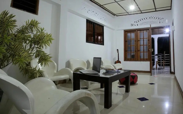 Aura City Hostel