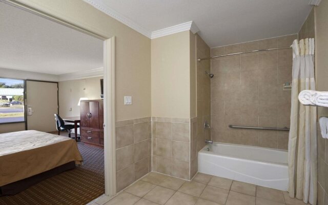 Studio 6 Suites Hinesville, GA