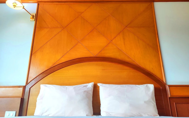 Thongpaeka Hotel