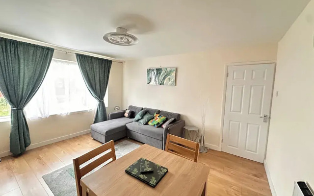 2 Bedroom Apartment-sleeps 6-parking-wifi