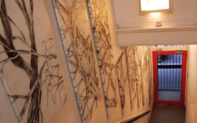 Daddy Long Legs Art Hotel