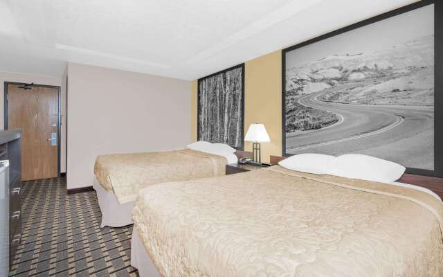 Super 8 by Wyndham Watertown