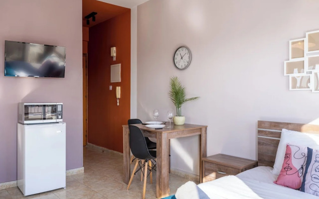 Ani's Studio With Terrace in Larnaca
