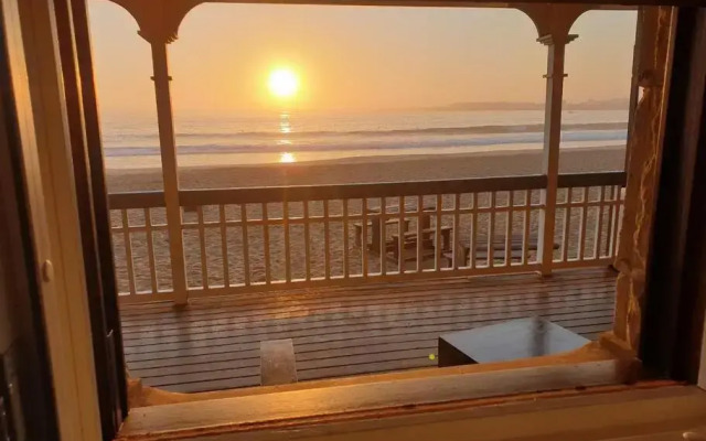 Santos Beach Pavilion E