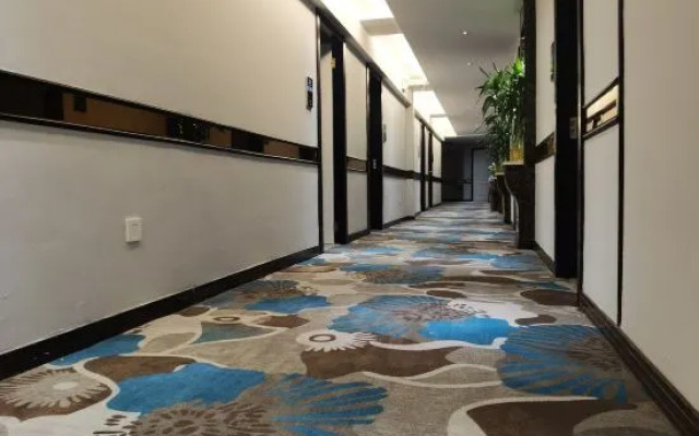 Sanmen Jinsenberland Business Hotel