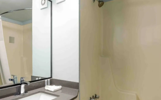 Motel 6 Niagara Falls, ON – Near the Falls