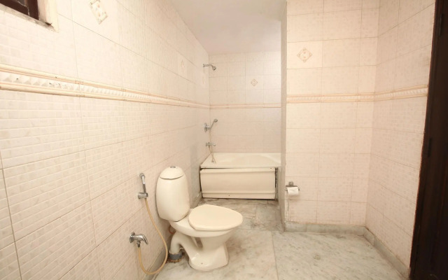 Roomshala 100 Hotel Anand - karol Bagh