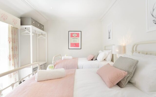 Picturesque Mews House on Cosy Cobbled Street