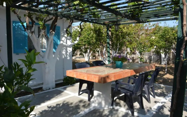 PERIVOLI 4-CHORA(5min away from the center by car)
