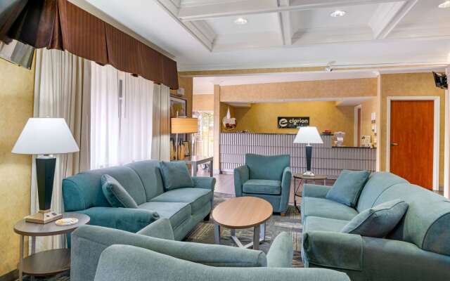 Clarion Pointe Medford