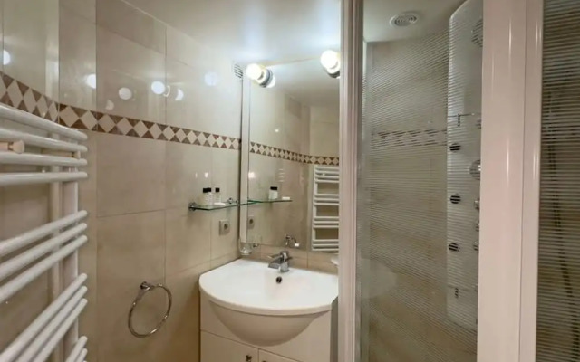 Charming Tuileries 1 Bed Apt in the Centre of Paris