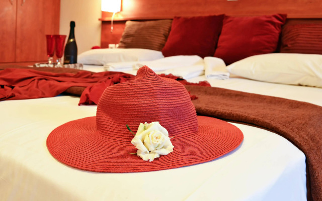 Belussi Beach Hotel & Suites
