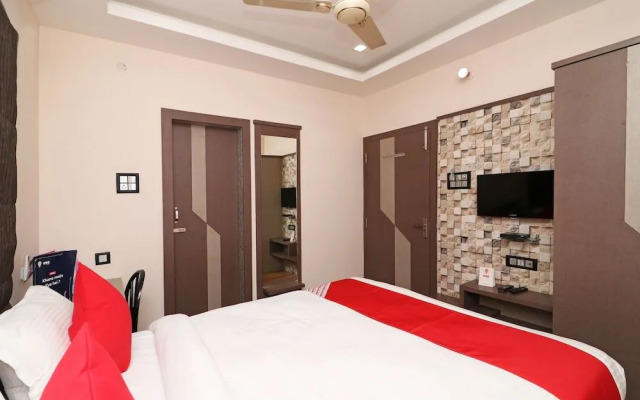OYO 11723 Hotel Barney Grand