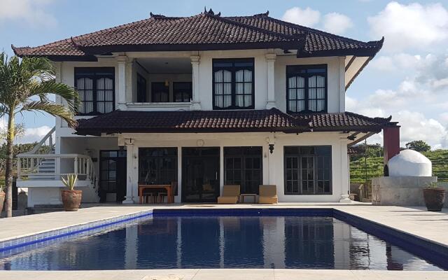 Medewi Manor