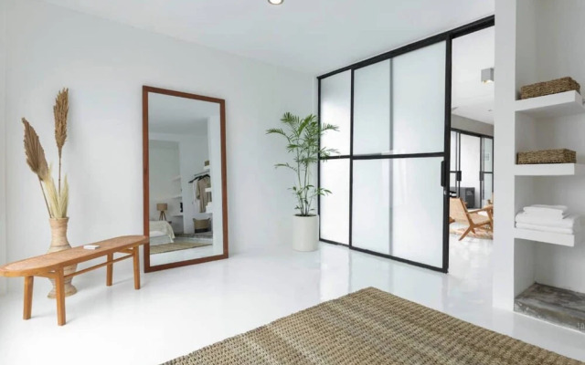 4BR Luxe Pool Villa Canggu near Finns