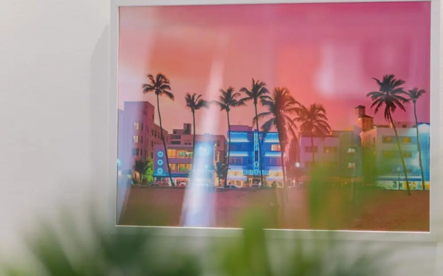 Miami Vice Apartment with Balcony