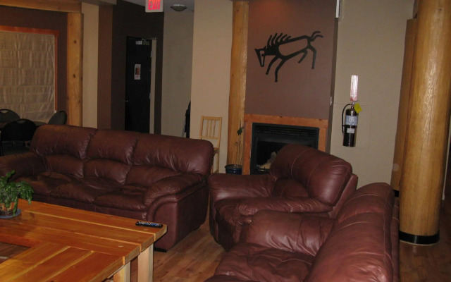 Basecamp Lodge Golden