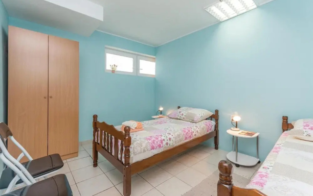 Beautiful Home in Nadin With Wifi and 3 Bedrooms