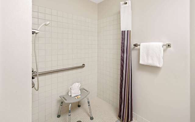 La Quinta Inn & Suites by Wyndham Naples East (I-75)