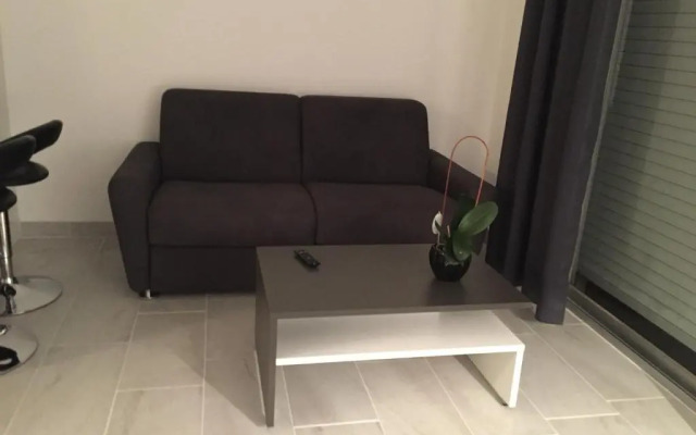 studio avec terrasse parking