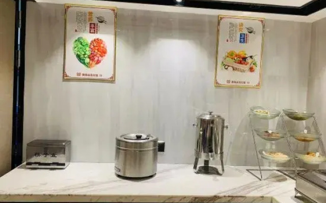 Longjin Business Hotel