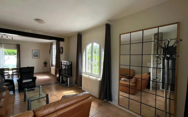 Villa in St Denis With Private Pool & Pyrenees View