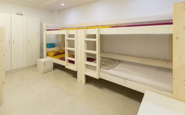 Mevaser - Christian Guest House - Hostel