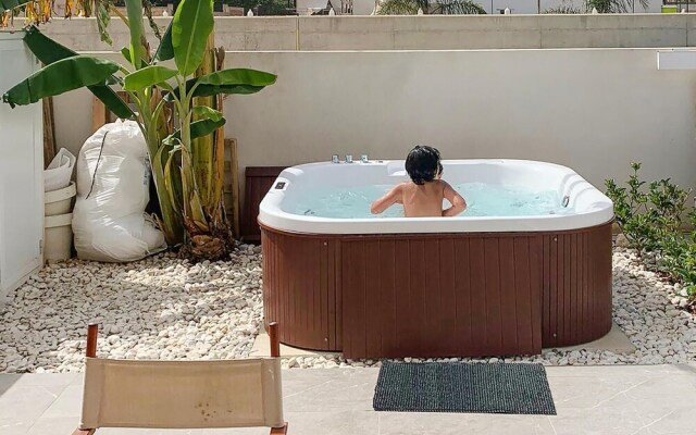 Awesome Apartment in Noto With Wifi, 1 Bedrooms and Jacuzzi