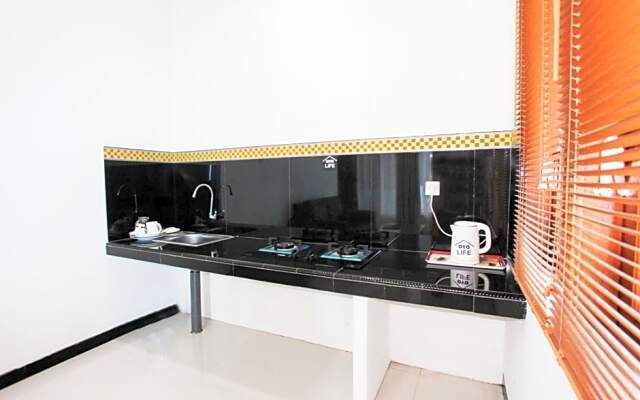 OYO Life 3183 Kost Putri Biru Sigura-gura