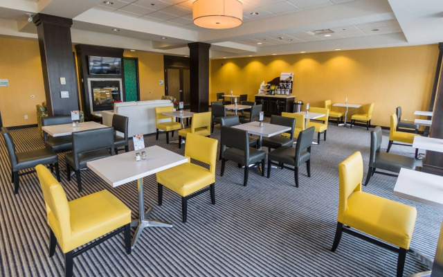 Holiday Inn Express & Suites Thunder Bay by IHG