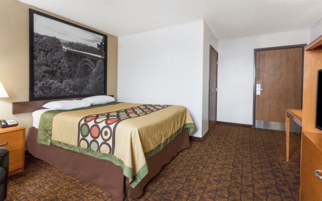 Super 8 by Wyndham Summersville/New River National Park