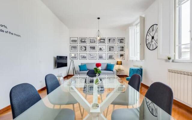 Modern and Stylish Flat Near P.zza Della Repubblica