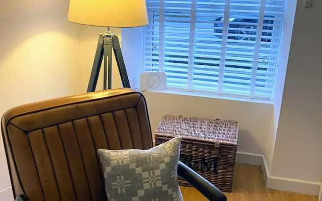 Anglesey Retreat - 2 Beds - Sleeps 3 - Parking